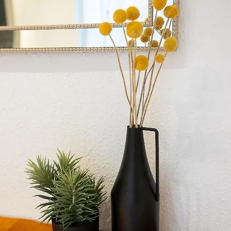 Miel. Centrico, Bonito, Comodo Apartment